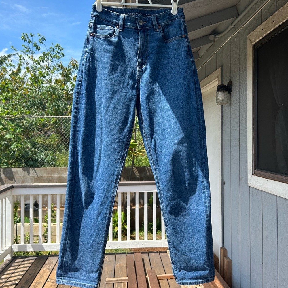 American Eagle High-waisted Mom Jeans